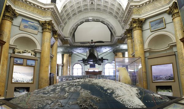 Под куполом двух полюсов